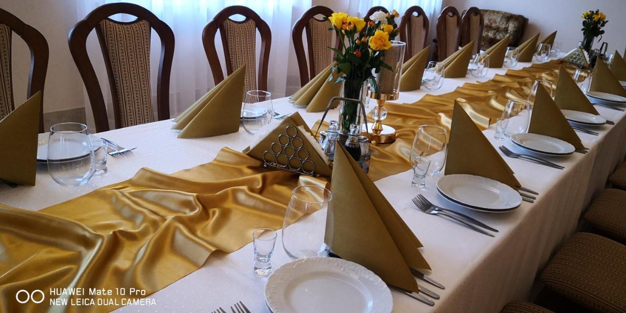 Zlota Roza Hotel Sedziszow Buitenkant foto